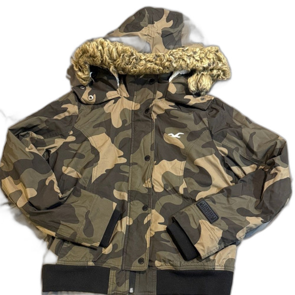 Hollister Camouflage All Weather  Jacket with Stretch with Faux Fur Hood. Size M - Picture 1 of 8